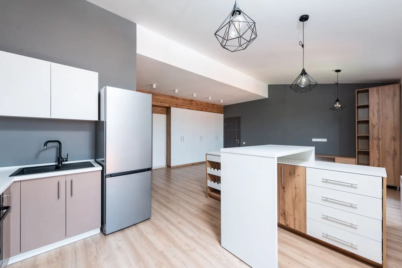 Modern kitchen refrigerator diagnostics and repair